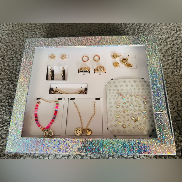 NIB Girls Jewelry Set - Picture 2 of 4
